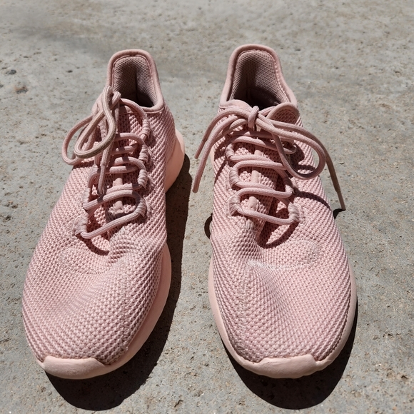 Women's size 7 pink Adidas shoes - Picture 1 of 4